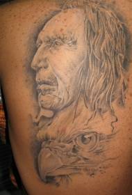 nugaros vyro avataras ir erelio tatuiruotės modelis