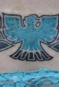 talia niebieski plemienny ptak i czarne skrzydła wzór tatuażu