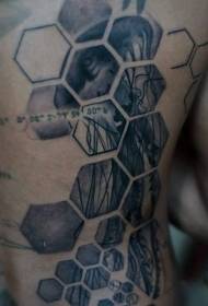 fantastico motivo a tatuaggio geometrico bianco e nero sulla schiena