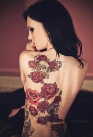 परत सुंदर ग्रेस्कूल आणि लाल गुलाब टॅटू नमुना