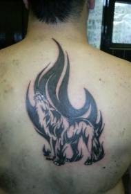 lupu di spalle cù un mudellu di tatuaggi di fiamma nera