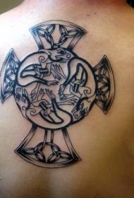 ຮູບແບບ Tattoo ຂ້າມຂອງໄອແລນກັບຄືນໄປບ່ອນ