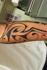 Rankos genties totemo juodo tatuiruotės modelis