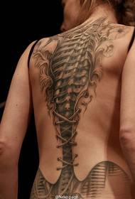larawan ng sexy beauty back personality bone tattoo