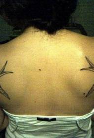 sluk tatoeëerpatroon vlieg aan weerskante van die rug