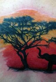 indietro interessante colore grande modello di tatuaggio di elefante e albero