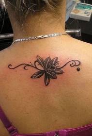 indietro fiori neri con splendido disegno del tatuaggio della vite
