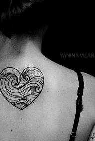 merginos nugaros širdies formos bangos mažas šviežias tatuiruotės modelis
