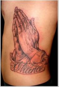 côte simple conception de main de prière avec motif de tatouage de lettre