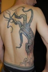 男性の背中の木のタトゥーパターン