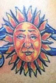 Modello di tatuaggio del sole umanizzato di colore posteriore