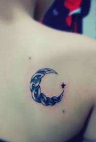 esquena patró de tatuatge de lluna de nus celta negre