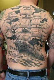 Zadní černá šedá velká plachetnice s bouřlivým tetováním
