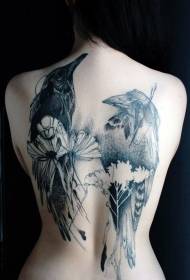 背中の黒いカラスの花のタトゥーパターン