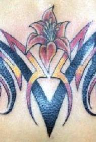 middelkleurige stamstokke en 'n rooi blom tatoeëringpatroon