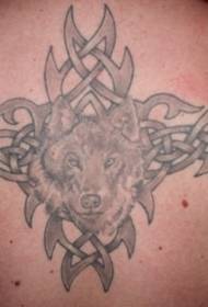tilbake ulvehode og tatoveringsmønster for keltisk knute