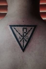 personatge posterior amb patró de tatuatge de triangle invertit