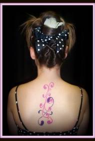 背部交叉的粉红色藤蔓纹身图案