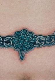 back Celtic clover สี่ใบและรูปแบบรอยสักปม