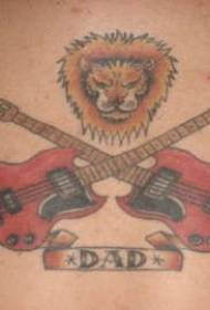 спіна леў і крыж татуіроўкі на гітары