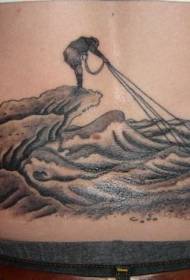 derék halász elkap valami tetoválás mintát