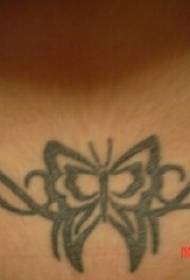 Taille zwarte stijl vlinder tattoo patroon