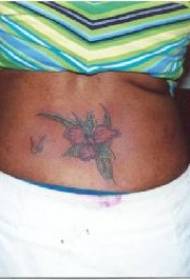 rote Blume Tattoo-Muster zurück