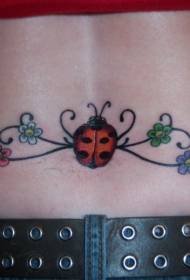 motif de tatouage couleur coccinelle et fleur de vigne