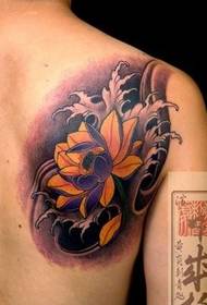 tatuaggio del loto posteriore