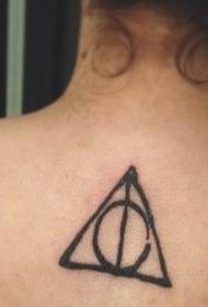 modello tatuaggio posteriore semplice triangolo nero