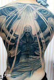 Patrón de tatuaje de ángel asesino de espalda