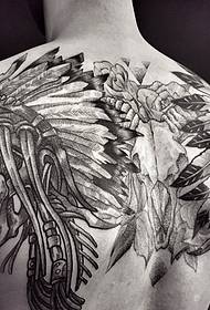 patrón de tatuaje de totem de media espalda súper dominante