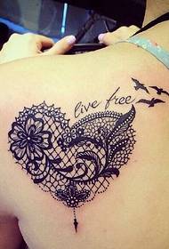 Non-tradičné dievča späť láska Totem tetovanie