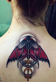 uzorak tetovaže leđa crvenog moljaca