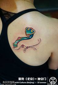 modello di tatuaggio desideroso di buon auspicio di colore brillante