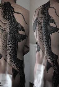 등 바다 물고기 문신 패턴