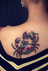 modello di tatuaggio di granchio dipinto indietro femmina