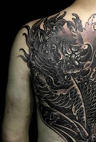 Motif de tatouage traditionnel de licorne couvrant la moitié du dos