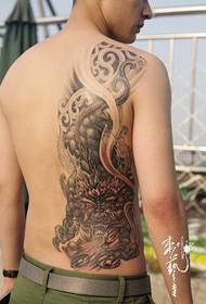 tatuatge clàssic de les tropes valentes d'esquena masculina