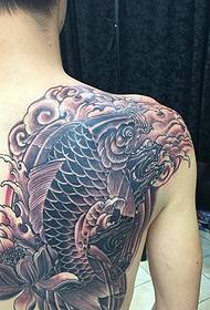 tatuatge de lotus gran calamar que cobreix la meitat de la part posterior