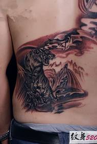 леђа реалистична тигрова тетоважа