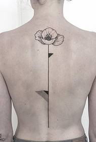 cvjetna tetovaža na uzorku kralježnice