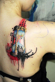uzorak ženske tetovaže peškira u obliku sata leđa