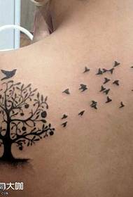 modello tatuaggio albero posteriore