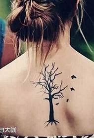задний рисунок татуировки дерева