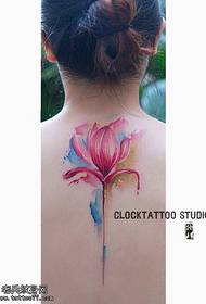muguras akvareļa ziedu tetovējuma raksts