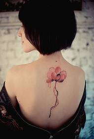 Merginos nugaros super gražus gėlių tatuiruotės modelis