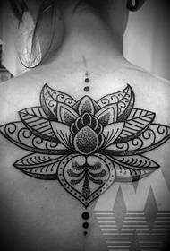 ženska leđa Zgodna tetovaža lotosovog totema