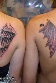 Обратно модел на татуировките на крилото