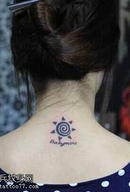 disegno del tatuaggio totem sole piccolo posteriore